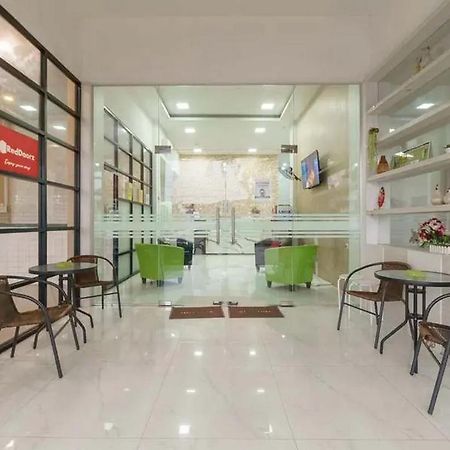 Reddoorz Plus @ Cemara Asri Medan Buitenkant foto