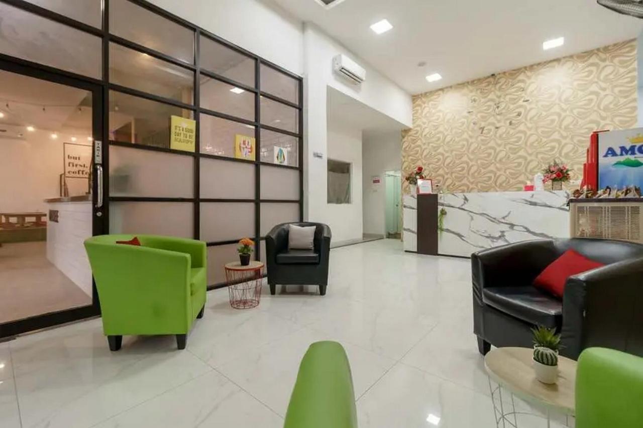 Reddoorz Plus @ Cemara Asri Medan Buitenkant foto