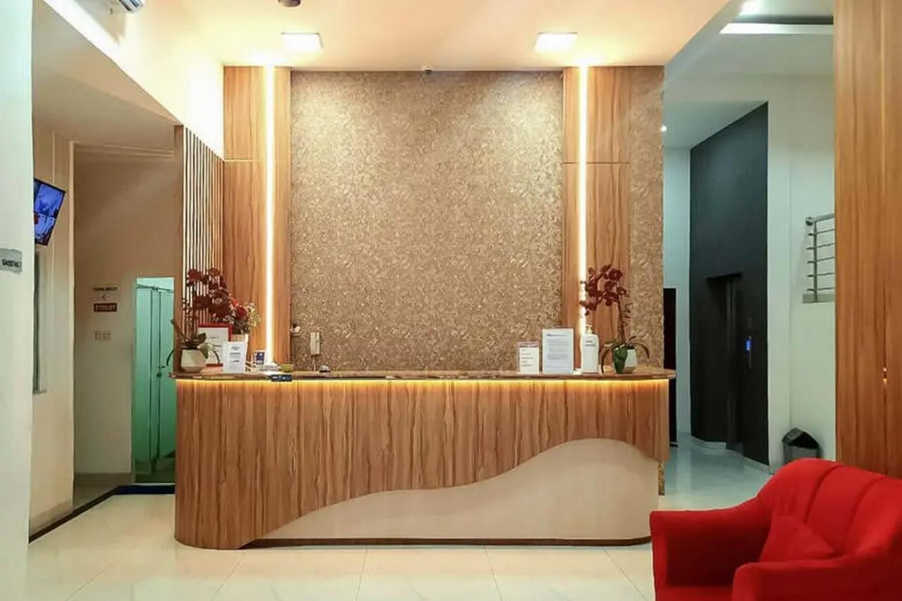 Reddoorz Plus @ Cemara Asri Medan Buitenkant foto
